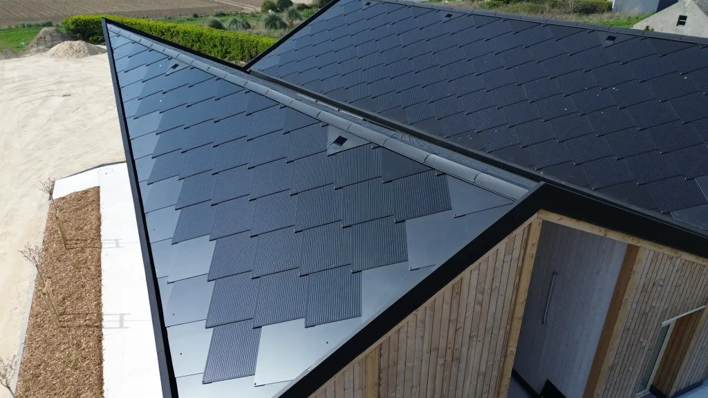 toiture avec tuile solaire